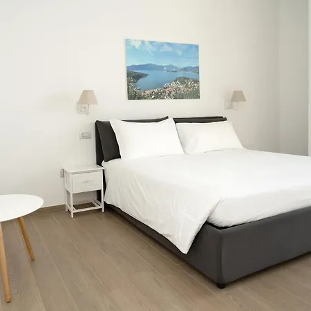 Serviced By De Charme * Laveno-Mombello