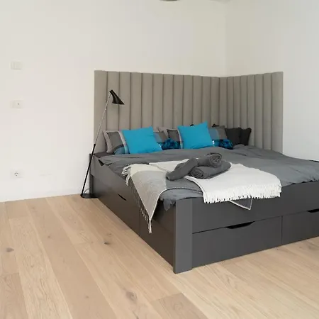 Serviced By De Charme Apartment Laveno-Mombello