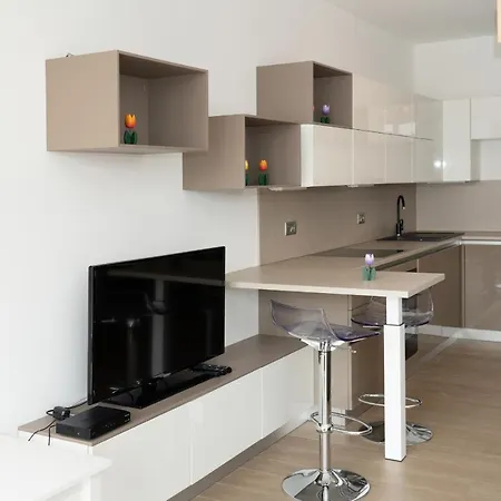 Serviced By De Charme Apartment