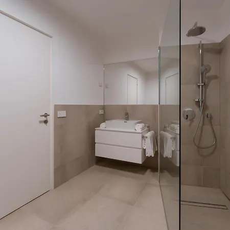 Serviced By De Charme Apartment Laveno-Mombello
