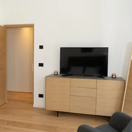 Serviced By De Charme Apartment Laveno-Mombello